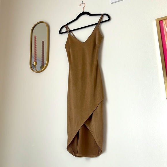 WINDSOR Gold V Neck Dress ✨ - Picture 2 of 6